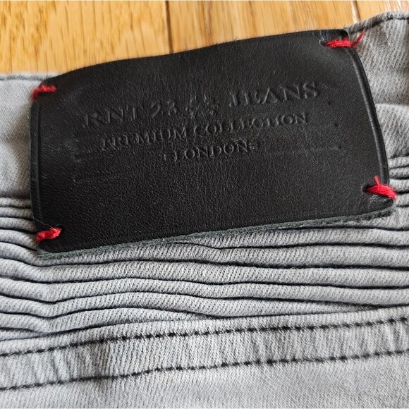 RNT23 Men’s Gray Skinny, Stretch Distressed Denim Jean's Size 32x30. Excellent! - Picture 5 of 5